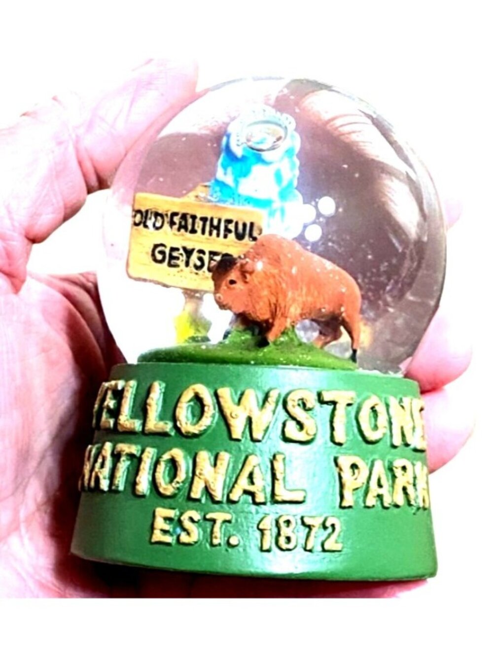 Yellowstone National Park Snow Globe Bison Old Faithful Geyser Scene Green Base